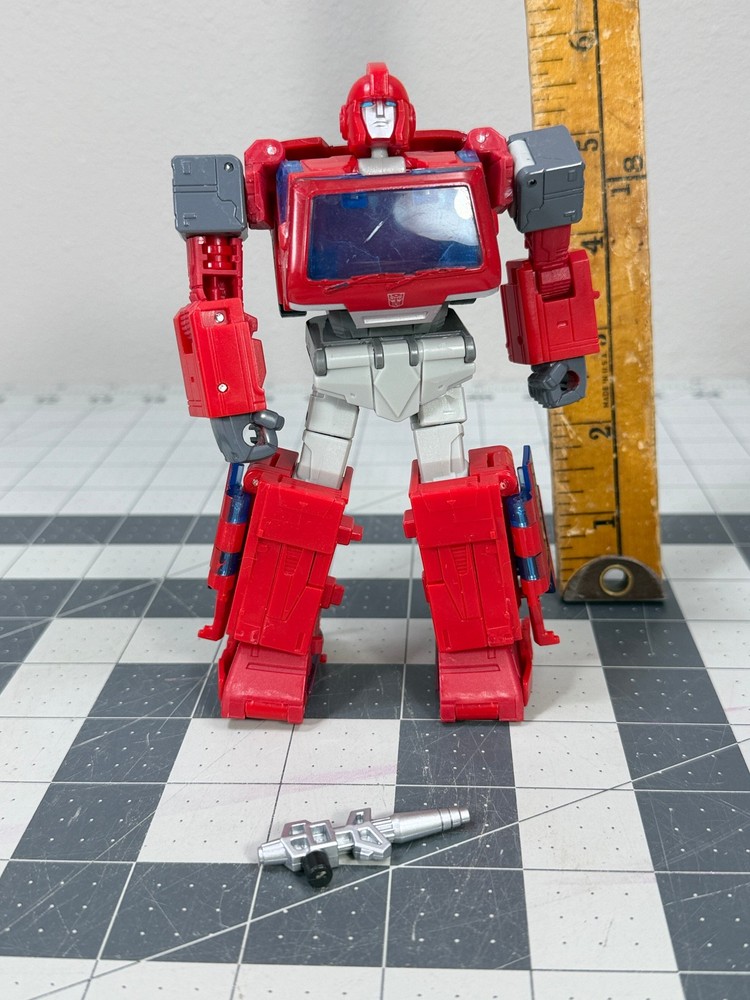Transformers Studio Series 86 Ironhide Voyager Class Figure with 1 weapon