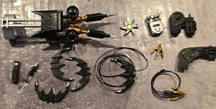 Mezco One:12 BUNDLE Batman 1989 Batarangs Grapnel Gun & Weapons Lot 1/12 Scale A