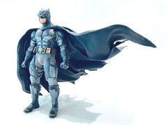 PB-C-MZB: 1/12 scale Black Wired Cape for DC Mezco One:12 Batman (No figure)