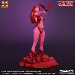 X-Plus Model Kit 200212 1:8 Glow in the Dark Vampirella Jose Gonzalez Figure