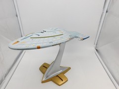 STAR TREK VOYAGER U.S.S. Voyager NCC-74656 Playmates 1995