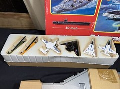 Vintage Kidz Fun US UNIVERSAL AIRCRAFT CARRIER With Realistic Fighter NOB