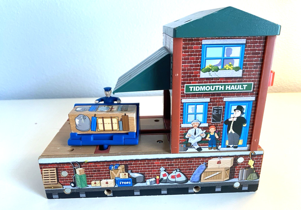 2013 TIDMOUTH HAULT Thomas the Train RAILWAY W/ BAGGAGE CARGO PIECE RARE
