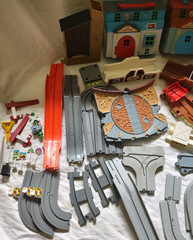 2006 Sodor Coal Loader Engine Works Timber Yard Post Office Thomas Train Lot+