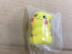2012 Pokemon MISB Finger Puppet Sitting Pikachu Figure Nintendo Bandai