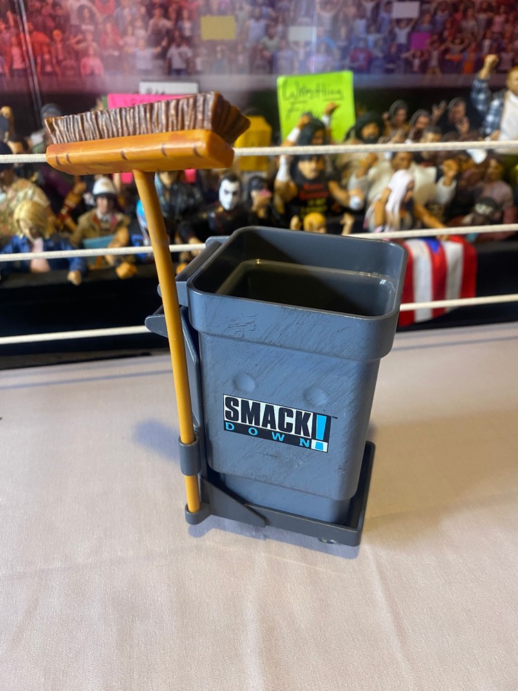 WWE SmackDown Trash Can & Broom grapple gear construction chaos WWF Jakks