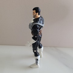 1995 Toy Biz Marvel Comics The Punisher Figure Immobilizing Arsenal 5″ Complete