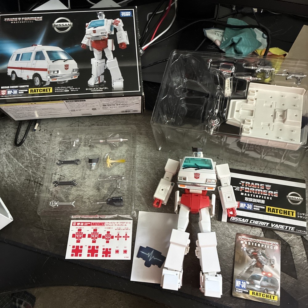 Transformers masterpiece MP-30 Ratchet Authentic, Not KO