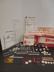 Budweiser Fruehauf 40′ Hauler 1:25 Model Kit AMT Vintage MIB T552 PARTS LOT