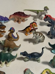 Jurassic Park Lost World Mini Hatchling Lot Of 20 T-rex Carnotaurus Collection