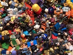 LOT OF 20+LBS OF ROBLOX FIGURES PARTS & PIECES-free shipping