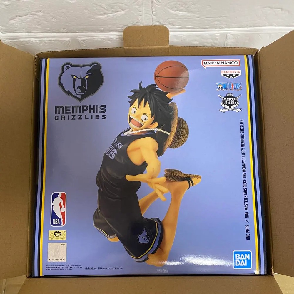 NEW ONE PIECE x NBA Luffy New York Knicks Master Stars Piece Figure