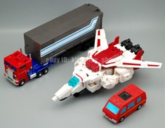 Small Scale MFT Auto Vehicle Deformable Robot Team Figure Boy Kids Toy Car Gift