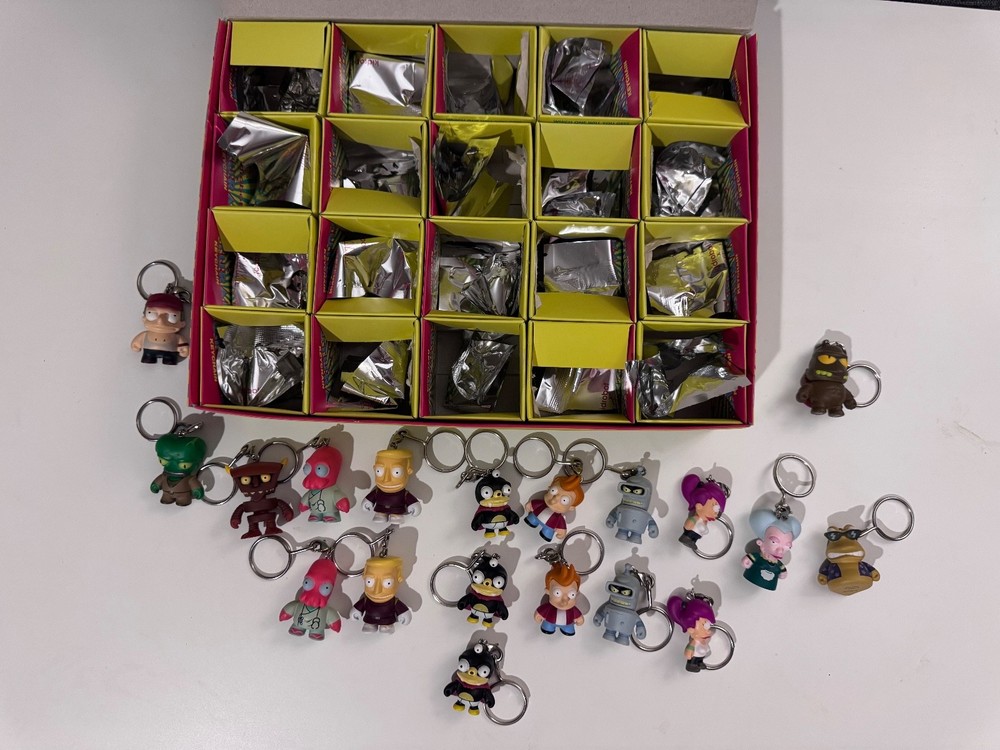 Futurama Zipper Pull / Keychain Full Set Of 12 by Kidrobot plus extra. 19 total