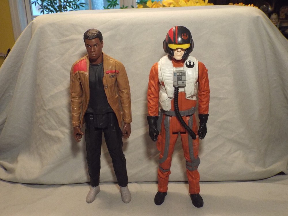 STAR WARS The Force Awakens 11″ Poe Dameron w/ GUN & Jakku Finn Action Figures