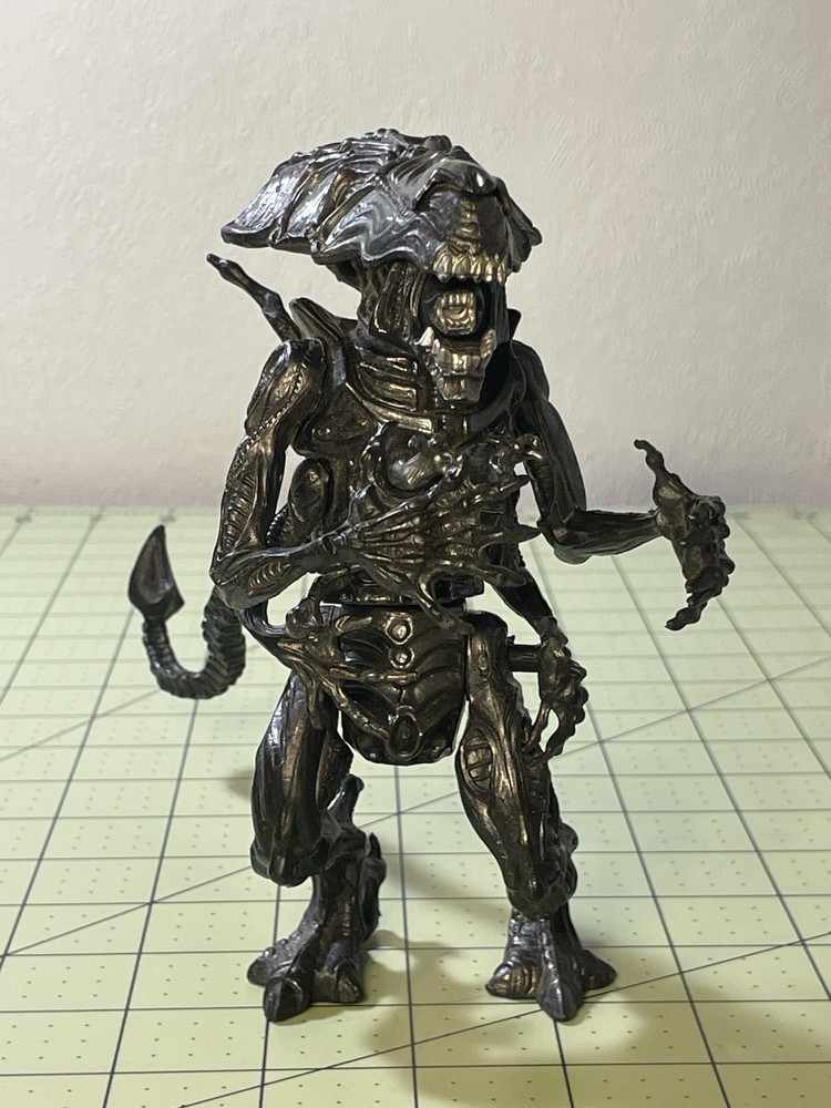 Vintage 1992 Kenner ALIENS Queen Alien Deluxe Xenomorph Action Figure 6″