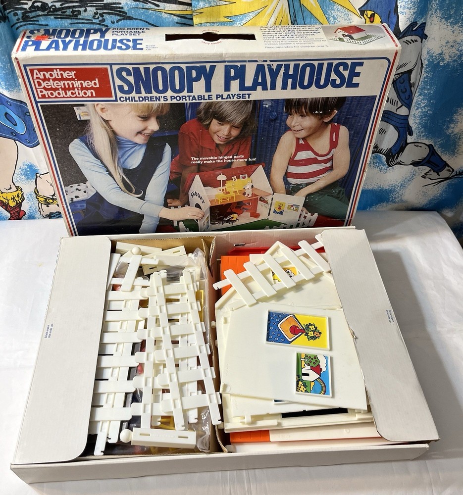VINTAGE 1970 PEANUTS SNOOPY Playhouse Playset Another Determined Product MIB