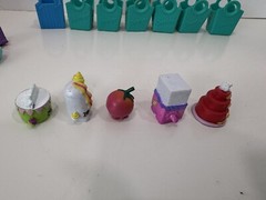 Shopkins Lot Of 23 Different Mini Figures & Bags Moose Enterprise