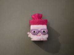 Shopkins Season 1 Bread Head Pink And White And Blue And Yellow Twin Set