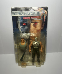 Kenner Terminator 2 Battle Damage Terminator Figure Blow Open Chest w/ Gun