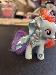 My Little Pony Rainbow Dash Hasbro 2010 Figure Collectable Toy Blue Wings