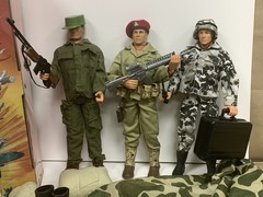 Vintage 1990’s 12″ GI Joe Mixed Lot Action Figures Case Weapons Accessories