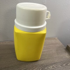 1982 HASBRO ALADDIN GI JOE LUNCHBOX YELLOW GRUNT THERMOS WHITE CUP 8 Oz