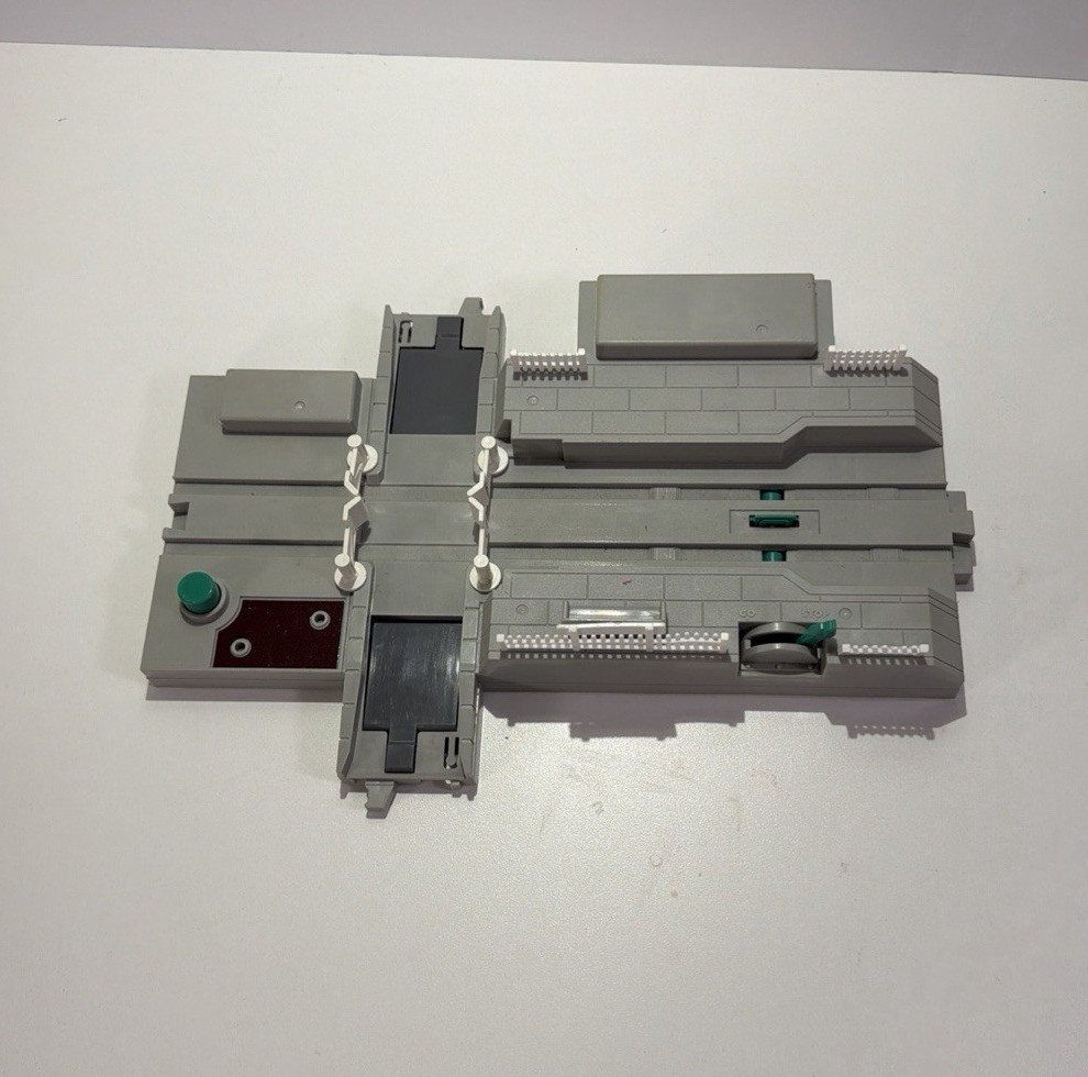 Thomas Tomy Trackmaster 1996 Britt Allcroft Elsbridge Crossing Station