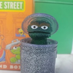 Super7 Sesame Street Oscar The Grouch Glitter Chase Blind Box Reaction Figure
