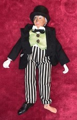 VINTAGE 1974 MEGO WIZARD OF OZ WIZARD ” 8″ DOLL – MISSING 1 SHOE VINTAGE USED