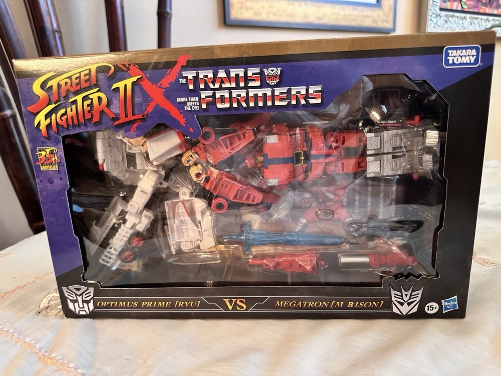 TRANSFORMERS X STREET FIGHTER II OPTIMUS PRIME RYU VS. MEGATRON M. BISON TAKARA
