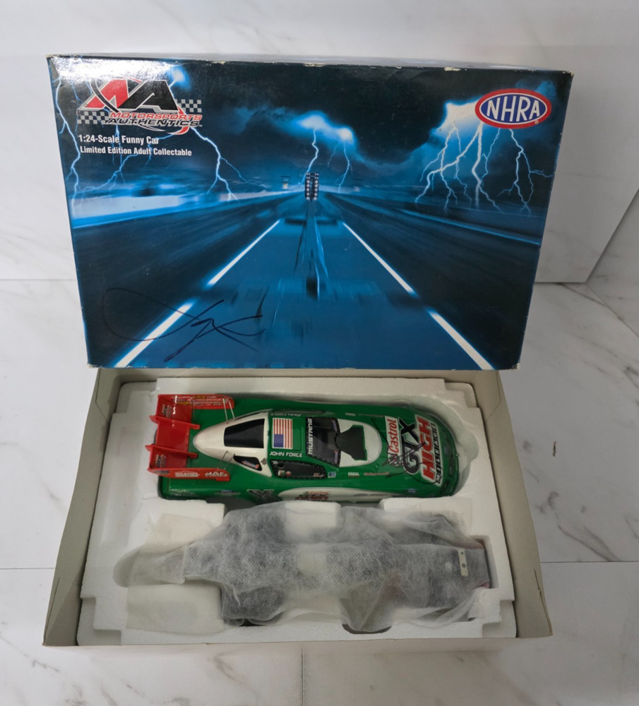 John Force Castrol 2007 Mustang Funny Car 1:24 NHRA Action Racing /3700 SIGNED
