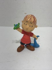 Linus van Pelt Blanket Charlie Brown Peanuts 3″ PVC Figure Just Play