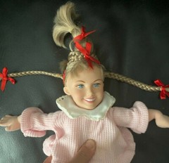 2000 HOW THE GRINCH WHO STOLE CHRISTMAS “CINDY LOU WHO “ TWIRLING BRAID DOLL