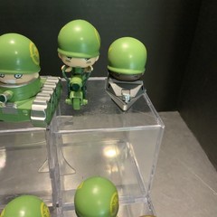 32 MGA Awesome LITTLE GREEN MEN Figure Lot GREEN BLUE With Accessories Dog Tags