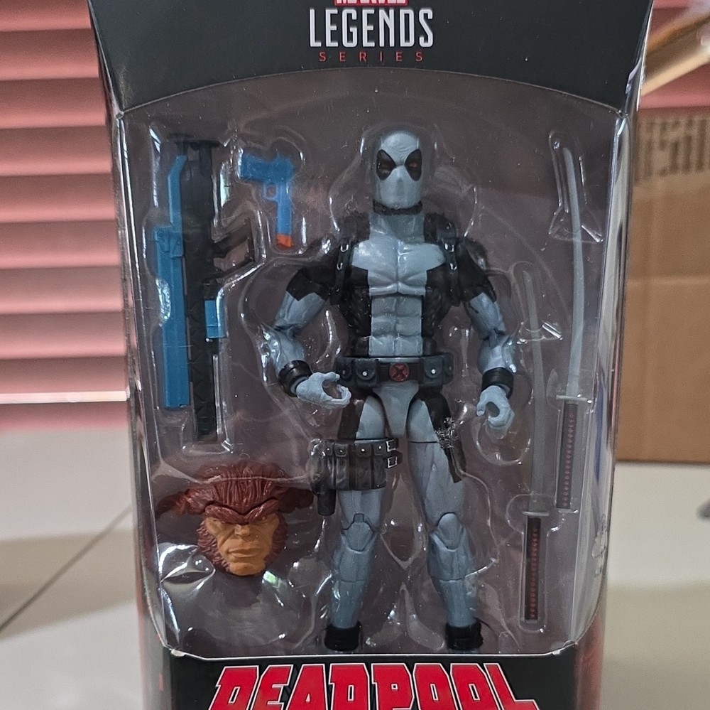 Marvel Legends Deadpool Legends Series Action Figure Boxed w/ Alt Head Sword Gun