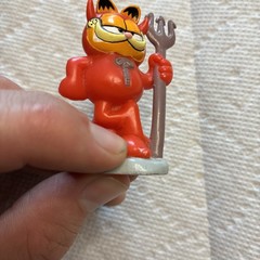 GARFIELD CAT IN HALLOWEEN RED DEVIL COSTUME WITH PITCHFORK VINTAGE TOY FIGURINE