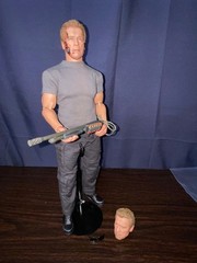 Hot Toys MMS307 Terminator T-800 Guardian Genisys 1/6 Figure Used Arnold