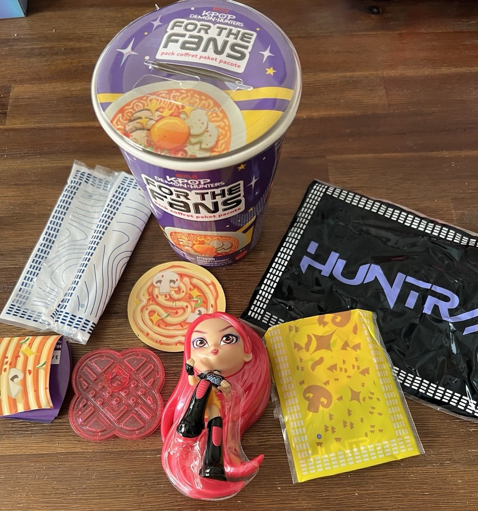 Netflix KPop Demon Hunters Figure Huntrix FOR THE FANS Toy Collectible MIRA