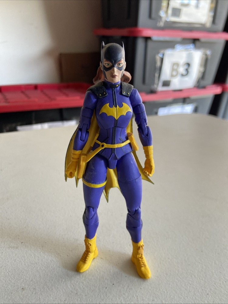 DC Collectibles Batman DC Essentials #10 BATGIRL 7” Figure