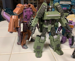 Warbotron WB01 official product (aka Transformers Bruticus)