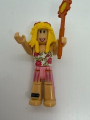 Roblox Mini Figures Lot of 20 w/multiple accessories