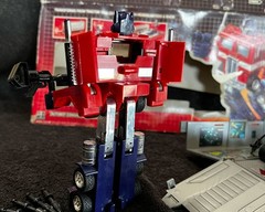 G1 1984 OPTIMUS PRIME • T4 STAMP COMPLETE w/BOX ART • VINTAGE G1 TRANSFORMERS