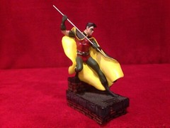 Robin 1997 DC Comics Statue 5 1/2 Inches Tall 3 Inches Wide / Pre-Owned MINT