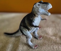 TOY DINOSAURS – BATTERY OPERATED SOUND – Lot 4 Different