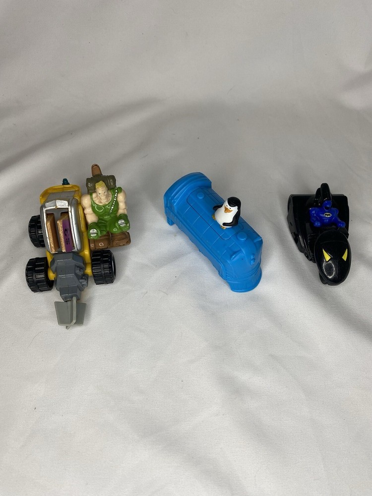 3 Macdonalds Happy Meal Toys Small Solder, Batman, Madagascar 4