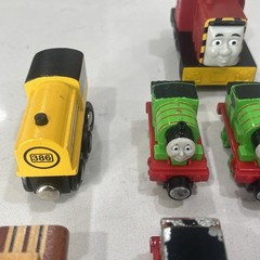Misc Mixed Lot 19 Wooden/Die Cast/Plastic Train Cars. Thomas The Train/Unknown