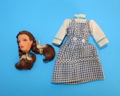 VTG 1974 Mego Wizard of Oz Dorothy 8″ Dolls x 2 + Toto + 2 Baskets + X-tras