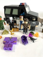 Roblox Toys Action Figures Parts Mixed Lot Jazwares Swat Car Weapons Over 20 Pc