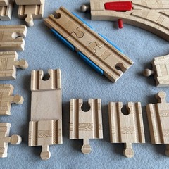 LOT of Vintage Thomas The Train Wooden Railway Tracks 69 Pieces Maron Bridge